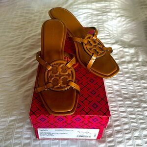 Tory Burch Geo Bombe Miller low heel sandal in Caramel
